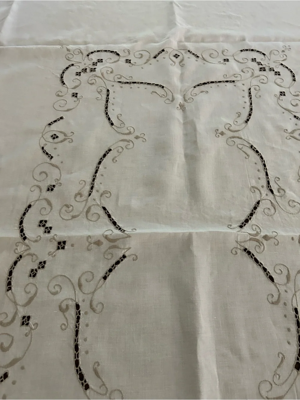 Handmade tablecloth plus